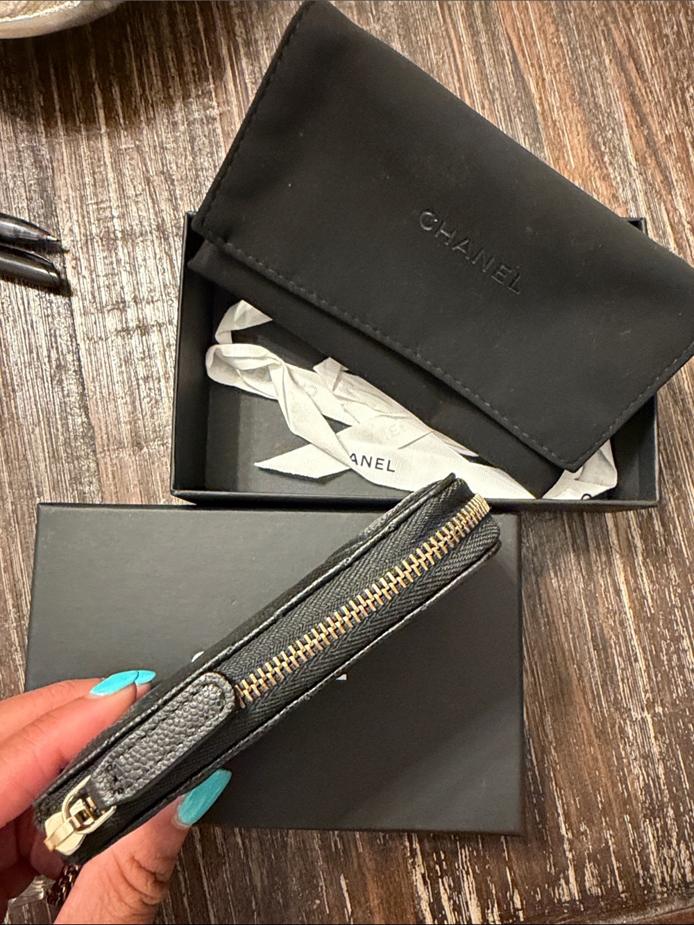 CHANEL Black Cavier Leather Card Case with keyholder - Picture 7 of 7